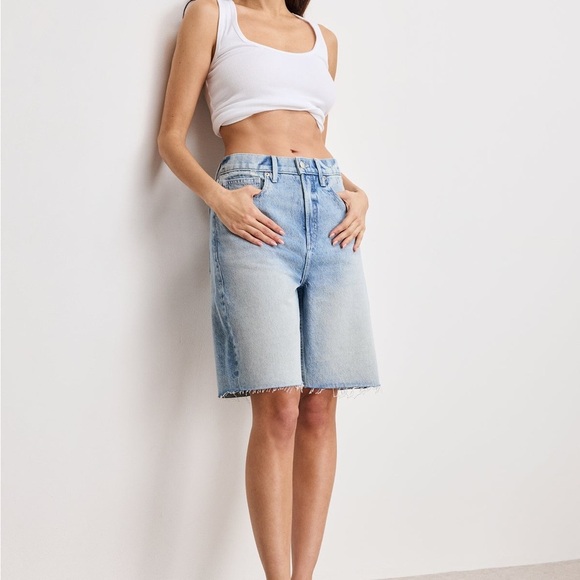 Good American GOOD STANDARD BERMUDA SHORTS denim SZ 4/27 high rise washed blue - Picture 1 of 10